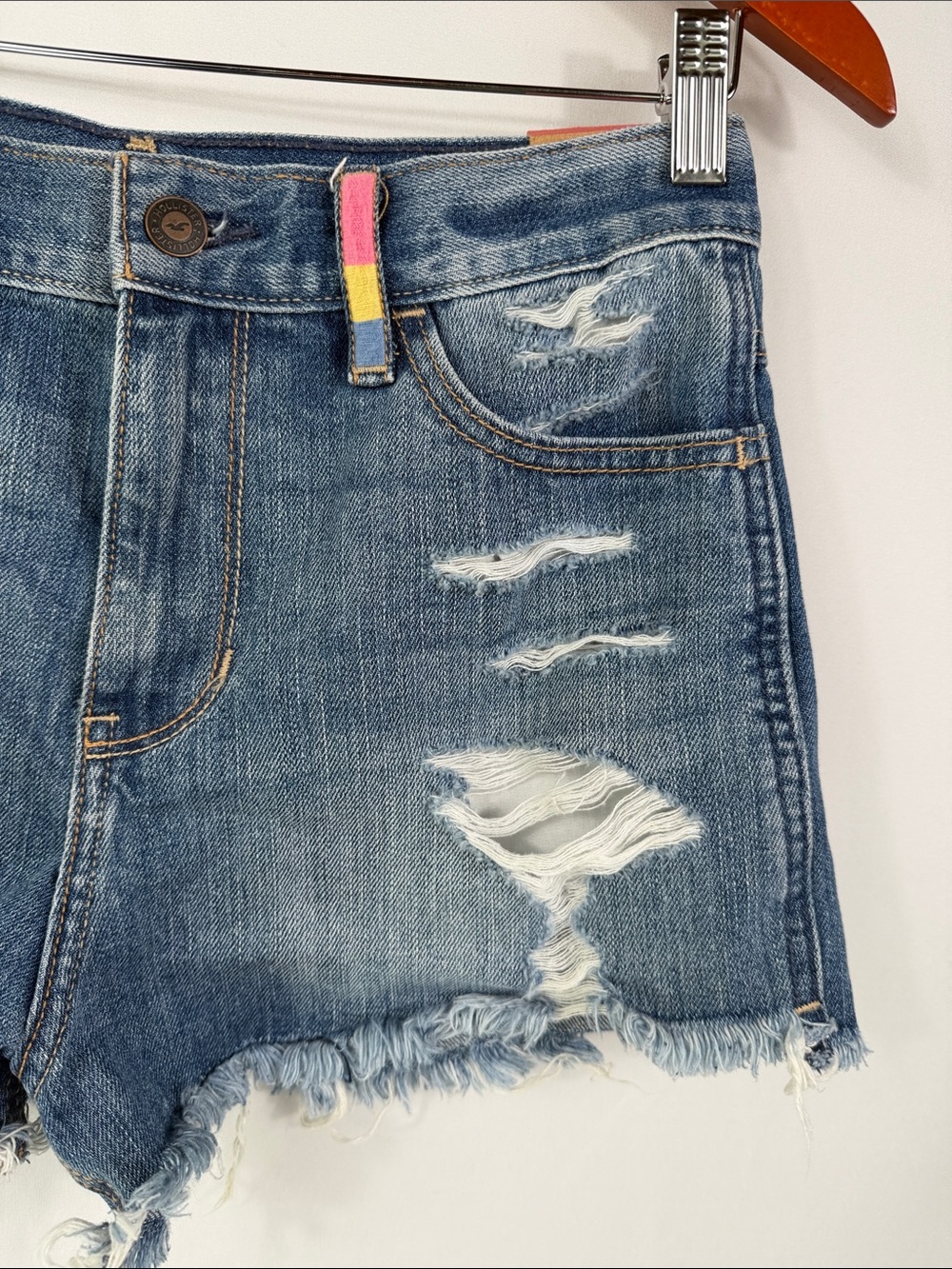 Hollister NWT High Rise Short Short Distressed Denim Shorts Frayed Size 3 / W26 - Picture 7 of 11